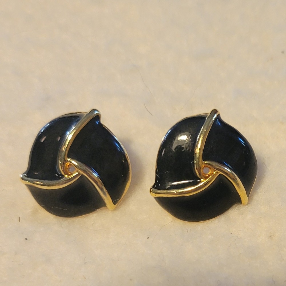 Vintage Unsigned Black Enamel Gold Tone Swirl Stud .75" Round Earrings